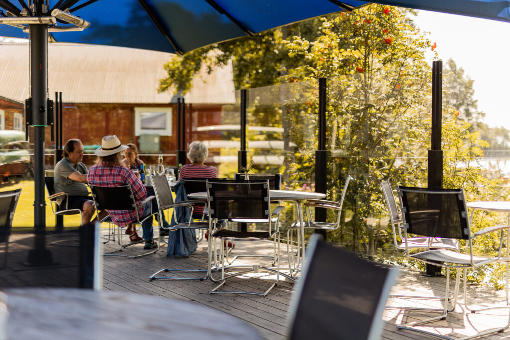 restaurang med utsitk över sjön Bolmen