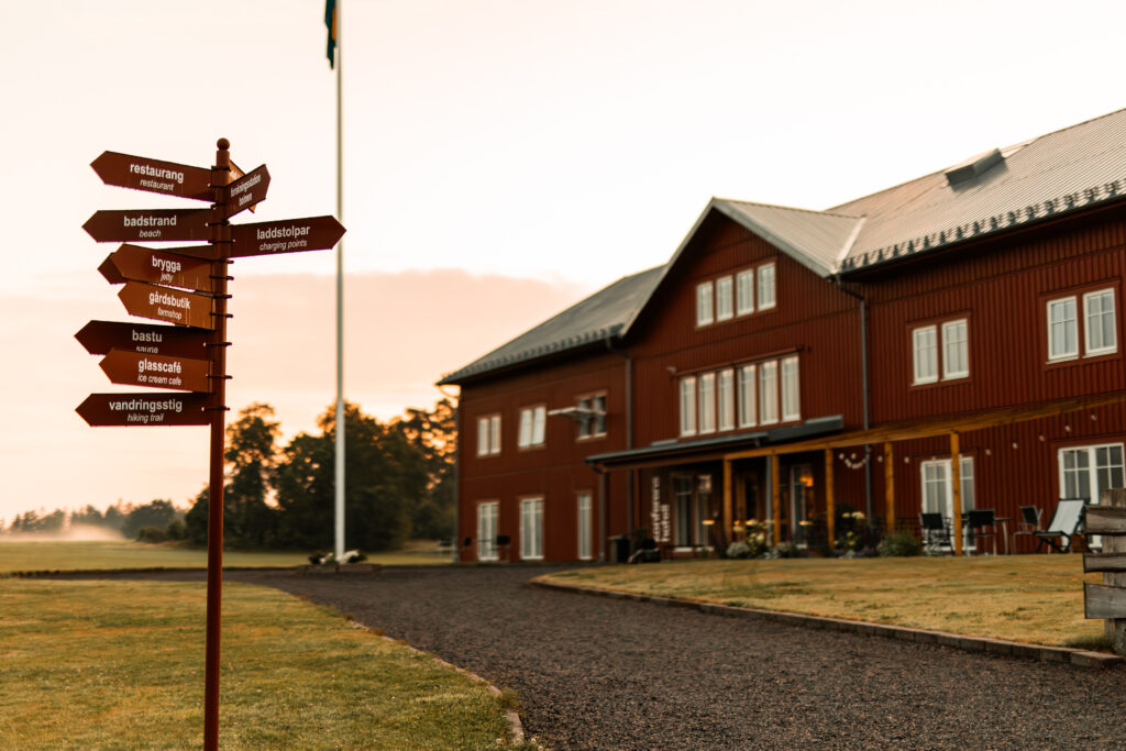 hotell vid sjö i södra Sverige